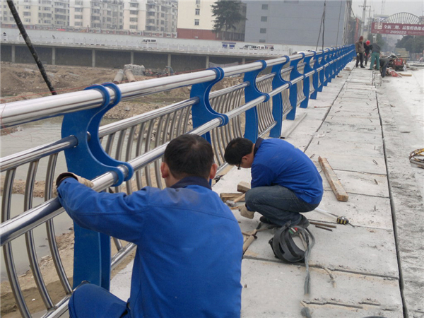 三门峡不锈钢河道护栏的特性及其在城市景观中的应用