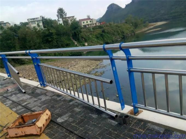 三门峡不锈钢复合管护栏是一种卓越的防护材料